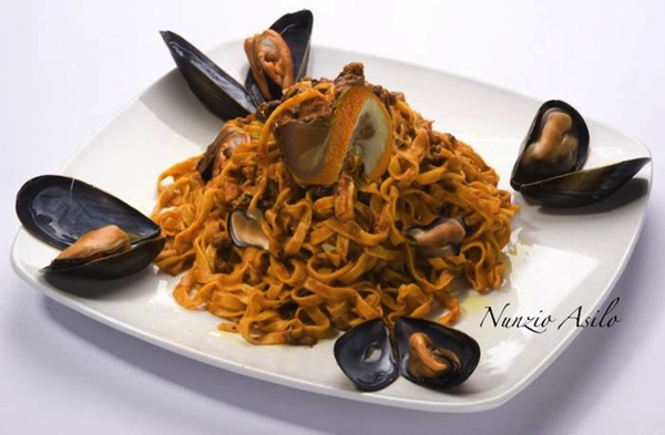 Ricetta inserita su spaghettitaliani.com da Nunzio Asilo: Tagliolini cozze, limone e pecorino
