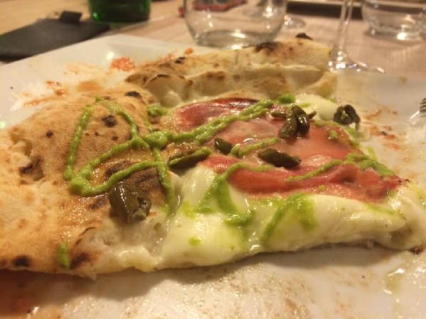 Pizza con asparagi