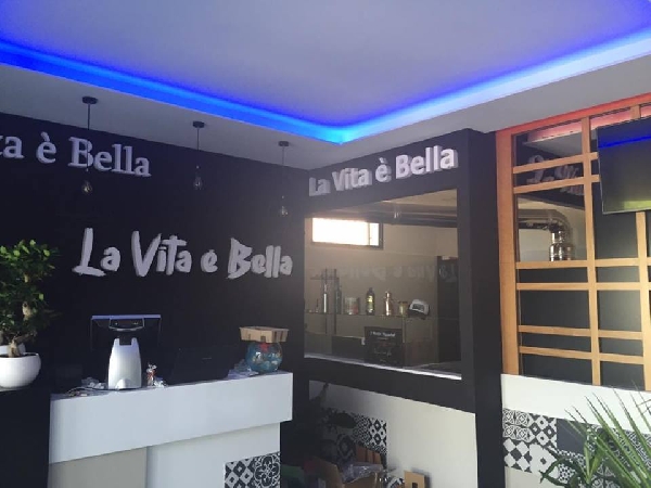 -Pizzeria La Vita  Bella