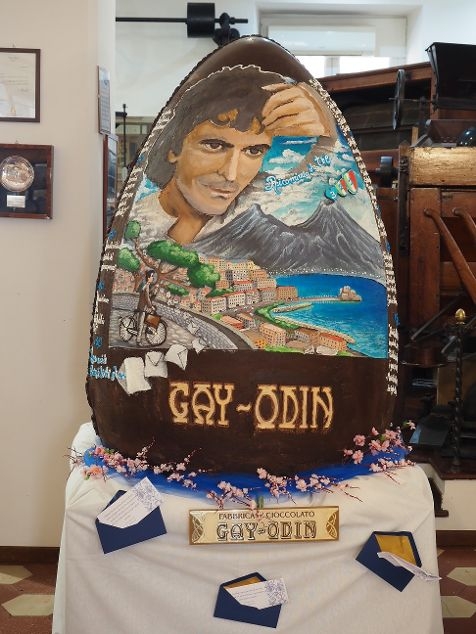 Gay-Odin dedica il tradizionale uovo di Pasqua a Massimo Troisi