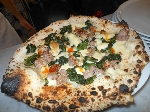 Pizzeria Ammaccamm di Pozzuoli (NA) - Pizza friarelli e salsiccia