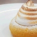-Biscotto savarin con crema pasticcera e meringa dorata, servita con riduzione al cannonau - -