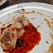 -Cosciotto di pollo ripieno, servito con salsa demi-glace e salsa alla puttanesca - -