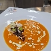 -Crema di zucca servita con porro piastrato, fonduta al pecorino sardo e terra di cipolla - -