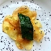 -Filetto di maiale bardato con spinaci, patate cips e polvere di cavolo viola - -