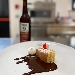 -Pancake con crema e salsa al cioccolato - -