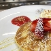 -Pancakes con culins di fragole, cioccolato bianco e panna - -