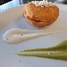 -Pizza imbottita fritta (a montanara mbuttit) con salsa al formaggio e piselli - -