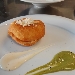 -Pizza imbottita fritta (a montanara mbuttit) con salsa al formaggio e piselli - -
