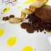 -Quenella di gelato al cioccolato fondente con cialda croccante e  crumble salato accompagnato da salse cioccozafferano  - -