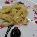 -Tagliatelle di crepes con meringa dorata servita con salsa al cioccolato ed amarena - -
