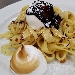-Tagliatelle di crep�s con meringa dorata servita con sfera di gelato alla vaniglia - -