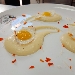 -Uova di quaglia all'occhio di bue su crema di cipolla e patate - -