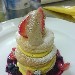 Dessert - mille foglie con crema chantilly e salsa ai frutti di bosco - 