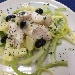 Insalata di merluzzo con patate servito con semi di papavero - -