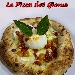 La Bomba del Sud, preparata dal Maestro Pizzaiolo Maurizio Ferrillo dell'omonima Pizzeria di Napoli - Pizza con impasto realizzato con un mix di farina 0 e tipo 1 e lievito secco, con preparazione di prefermenti a 48 ore di lievitazione, con ingredienti provenienti dal Sud, cornicione ripieno di ricotta di bufala, pomodorini datterini rossi e gialli, burrata da 200 gr, 'nduia calabrese e olio evo.
Di questo Pizza  presente la scheda nella 