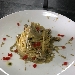 Linguine alle vongole sgusciate con pesto di melanzane e cubetti di pomodoro - -