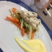 Pollo al vapore con verdure croccanti e salsa allo yogurt - -