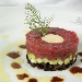 Tartare di manzo, olive nere e cetrioli con bavarese all'aceto balsamico e olio extra vergine di oliva - -