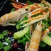 Avocado, scampi ed insalata di valeriana - -