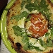 Pizza con melanzana al centro, con pomodorini al forno con base bianca e rucola - -