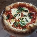 Pizza Bufala (pomodoro San Marzano dop, mozzarella di bufala dop, basilico e olio extravergine d'oliva) - -