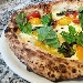 Pizza Poker (ombra di pomodoro San Marzano dop, dattarino rosso, dattarino giallo, corbarino, con mozzarella di bufala dop, basilico e olio extravergine d'oliva) - -