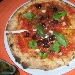 Pizza napoletana  con origano del vesuvio, alici di cetara e ottime olive snocciolate. - 