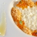 Risotto Acquerello con yogurt di bufala, miele, uova e bottarga di trota di Massimo Grillo - Fotografia esposta alla Mostra Fotografica svoltasi durante la Seconda Edizione delle Olimpiadi del Gusto (3-4-5-6 Maggio 2014 - Villa Bruno - San Giorgio a Cremano - Napoli)