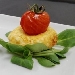 Hamburger di ricotta aromatizzata agli agrumi con pomodorini confit - -