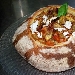 Mallureddus di canapa con salsa campidanese, servito nel civraxiu con fiocchi di tomino caprino e carciofi croccanti... - -