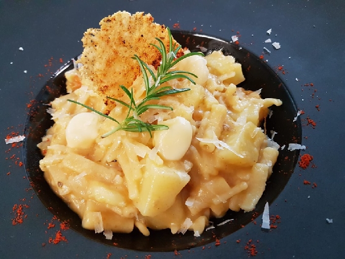 -Pasta e patate con cialda di Parmigiano