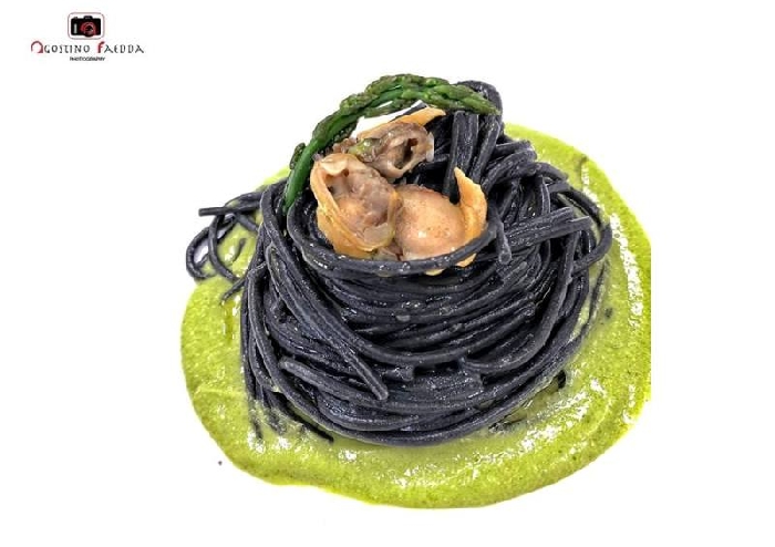 -Spaghetti al nero di seppia con crema di asparago selvatico sardo