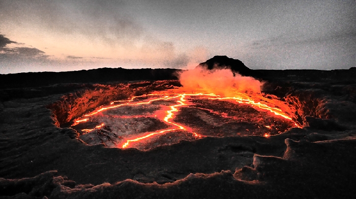 -lava e cratere vulcanico