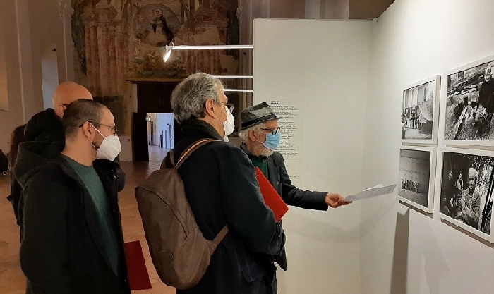 Apre la mostra fotografica dedicata al quarantennale della ricorrenza del terremoto del 1980, ideazione e direzione artistica di Luciano Ferrara promossa dall'Assessorato alla Cultura e al Turismo del Comune di Napoli