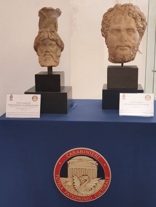 Presentate al Museo archeologico dellantica Capua di Santa Maria Capua Vetere le due sculture recuperate dal Nucleo TPC
