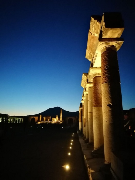 Riprendono le passeggiate notturne a Pompei dal 1 luglio fino al 26 agosto, tutti i venerdì sera (ad eccezione di venerdì 12 agosto) dalle 20 alle 23 (ultimo ingresso ore 22)