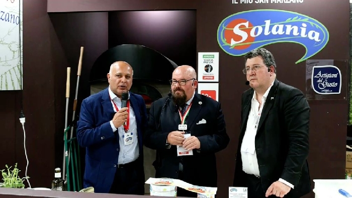 Solania presenta il primo pomodoro San Marzano Dop certificato in Blockchain