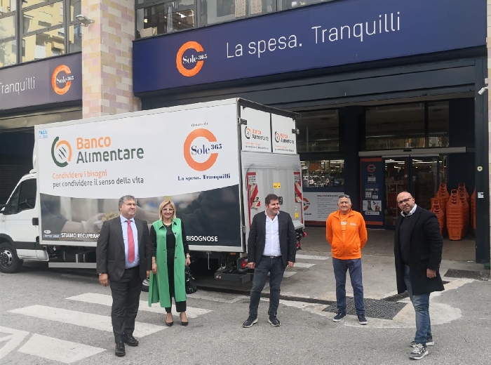 Supermercati Sole 365 donano furgone refrigerato a Banco Alimentare Campania