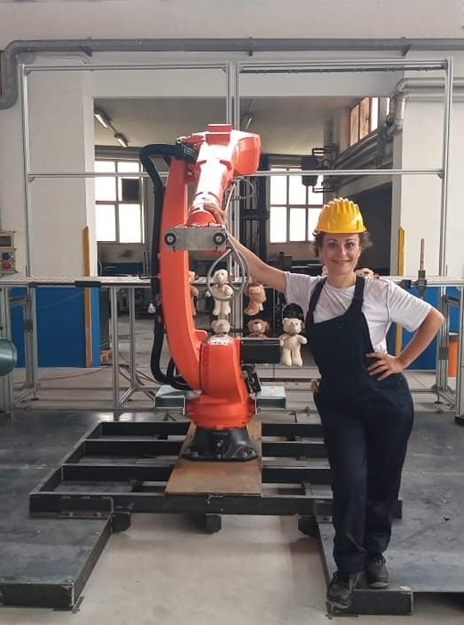 Work, un robot industriale porta in scena la relazione uomo-macchina e il tema del lavoro, da martedì 6 a domenica 11 luglio nella Sala Italia del Castel dell'Ovo
