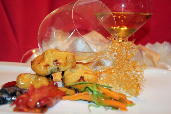 Baccalà in tempura  di ceci aromatizzata con mentuccia e scalogno su ratatouille di verdure croccanti in cristallo d'agrodolce