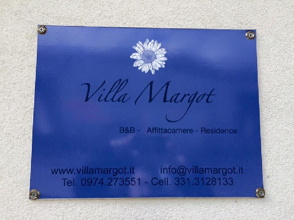 -Villa Margout