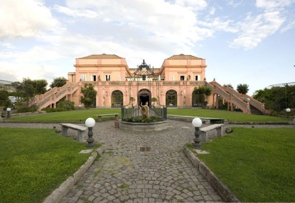 La splendida Facciata interna di Villa Signorini