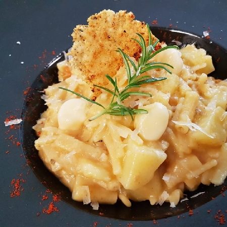 -Pasta e patate con cialda di Parmigiano