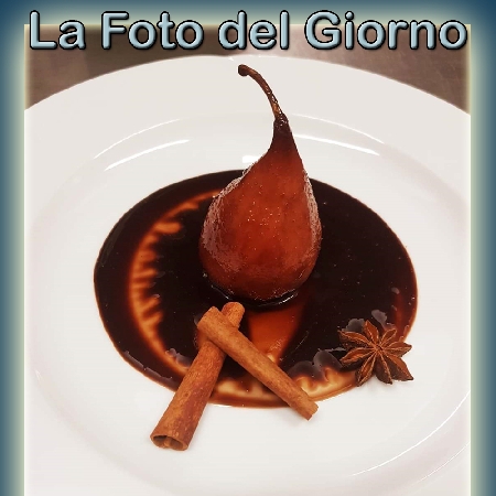 Pera cotta nel brunello di Montalcino con cioccolato di Mandria aromatizzata alla cannella e anice